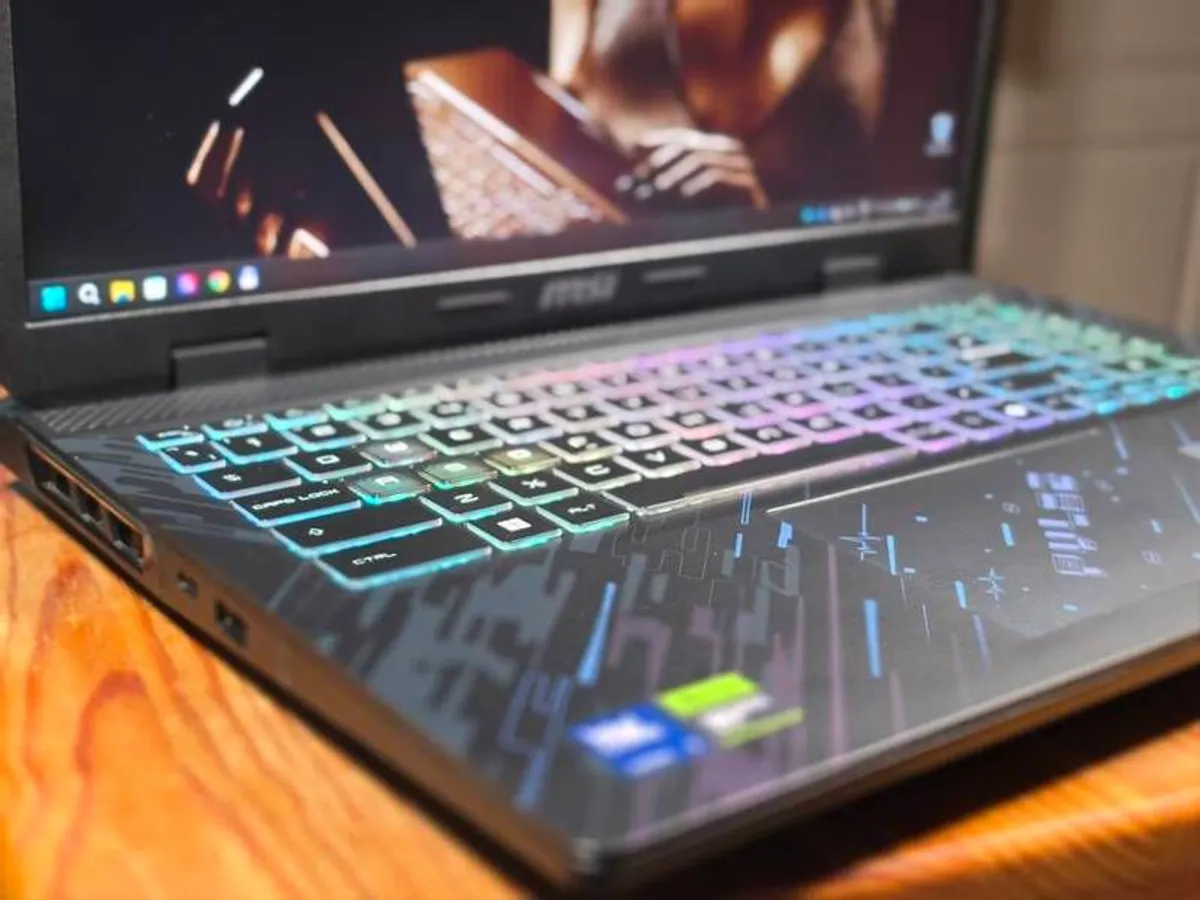Gaming Laptop MSI Pulse 16 AI C1V - Image 4