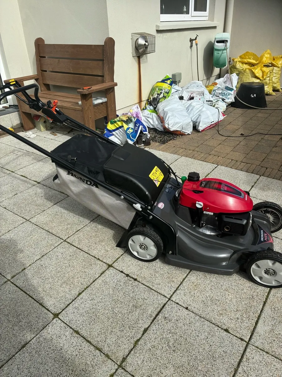 Lawn mower - Image 1