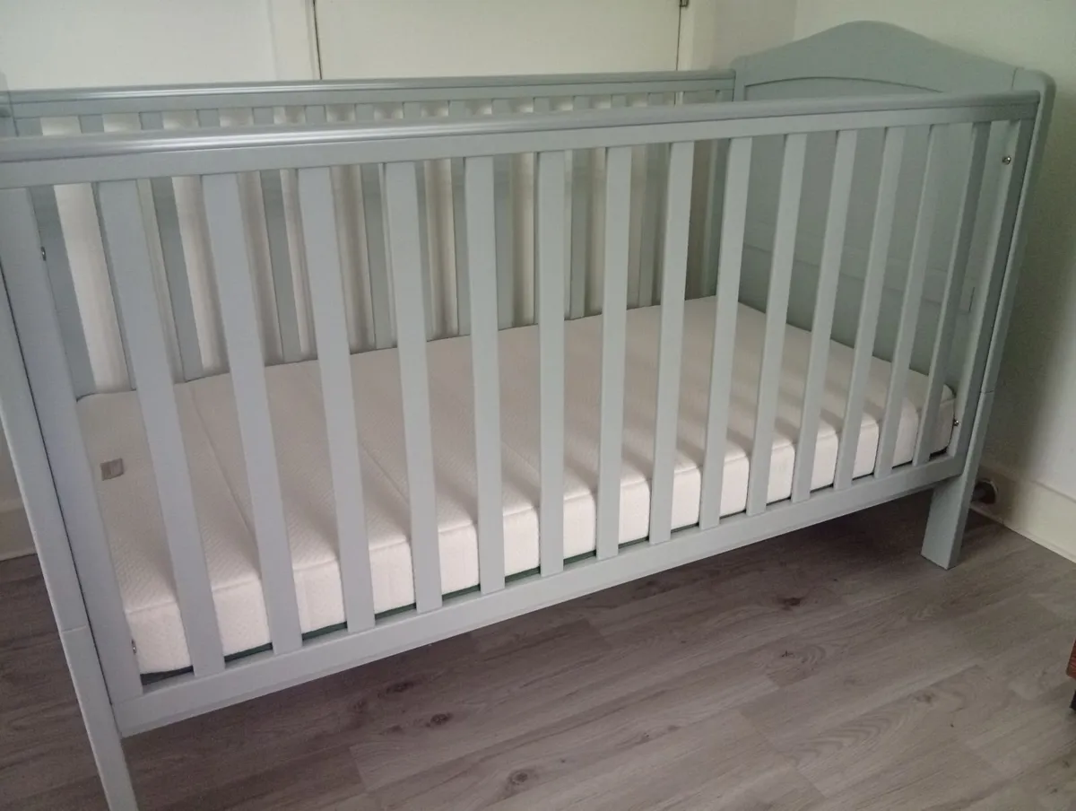 Solid Quality Cotbed+New luxury mattress - Image 1