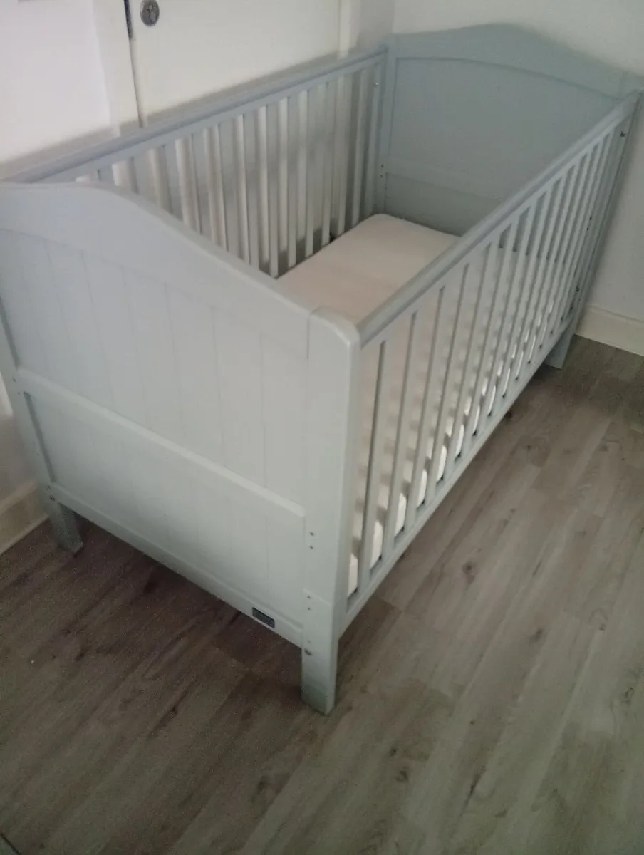 Solid Quality Cotbed+New luxury mattress - Image 4