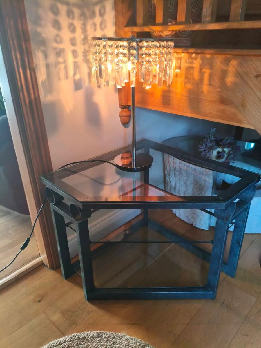Beautiful corner table,good quality heavy - Image 2