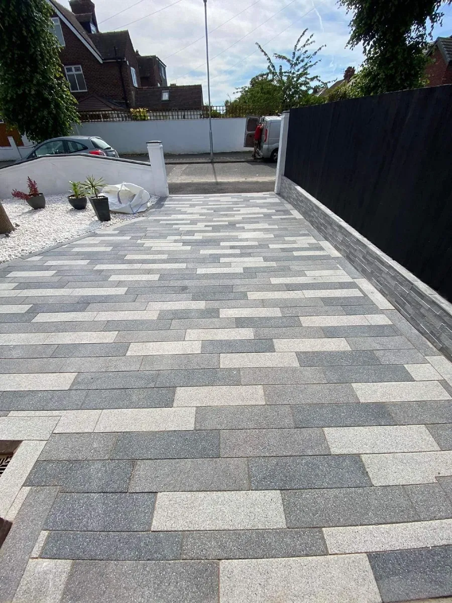 Tobormore Manhattan Paving Slabs - Image 4