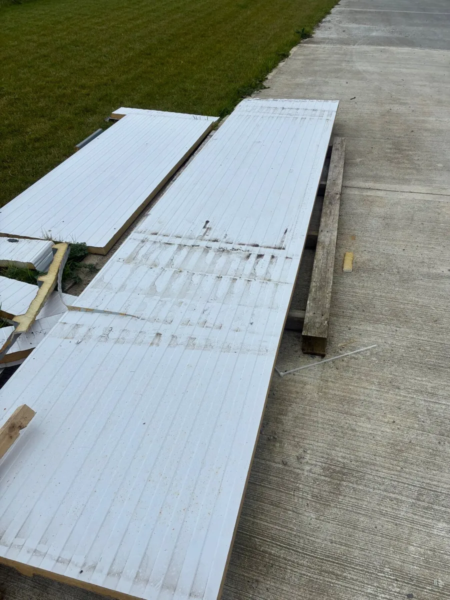 Insulated sheeting