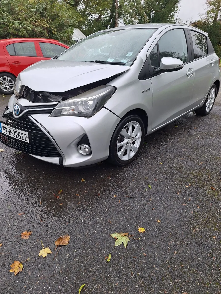 Toyota Yaris Hybrid 2015 Damaged frontal - Image 1