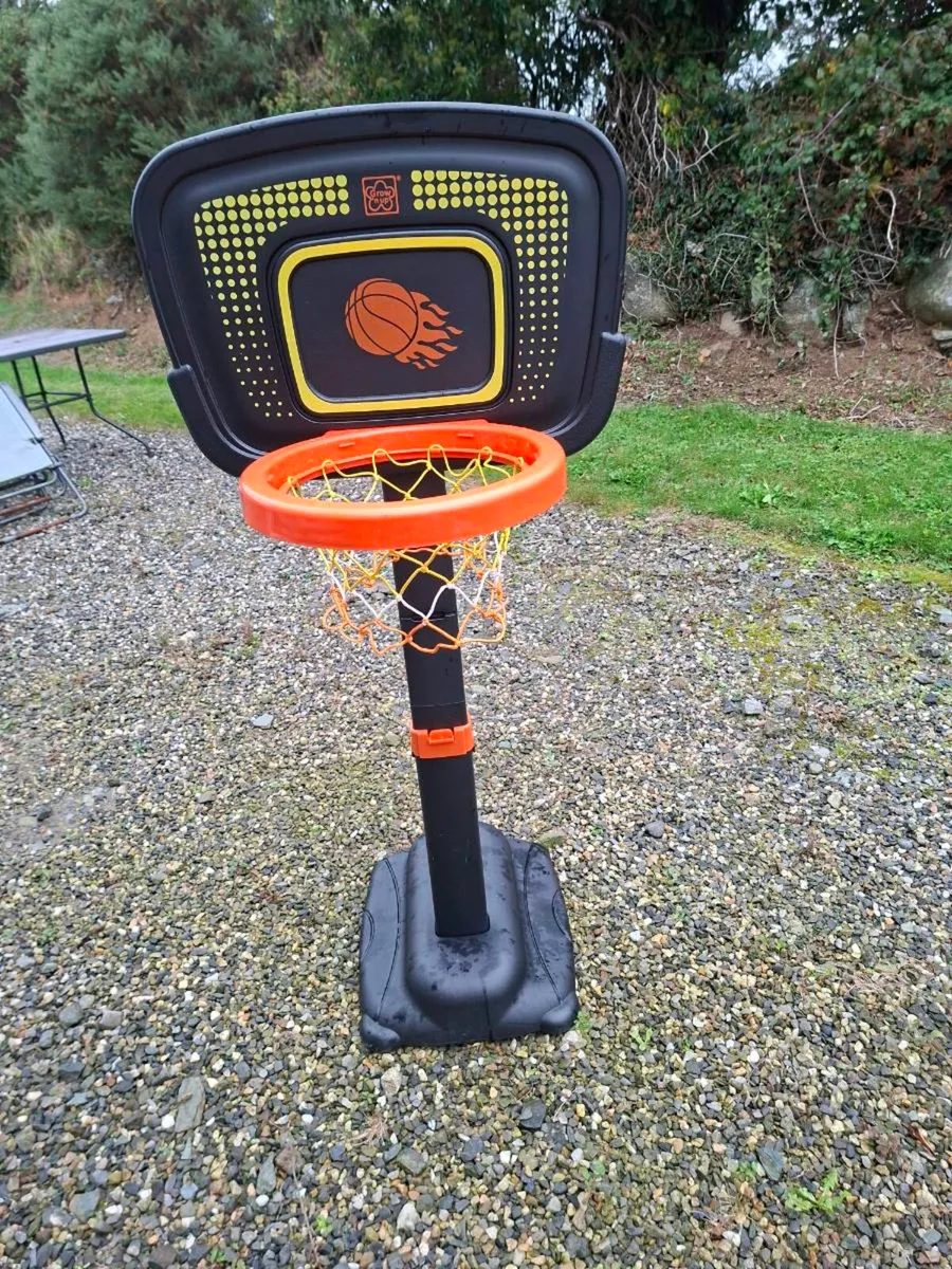 Basketball hoop