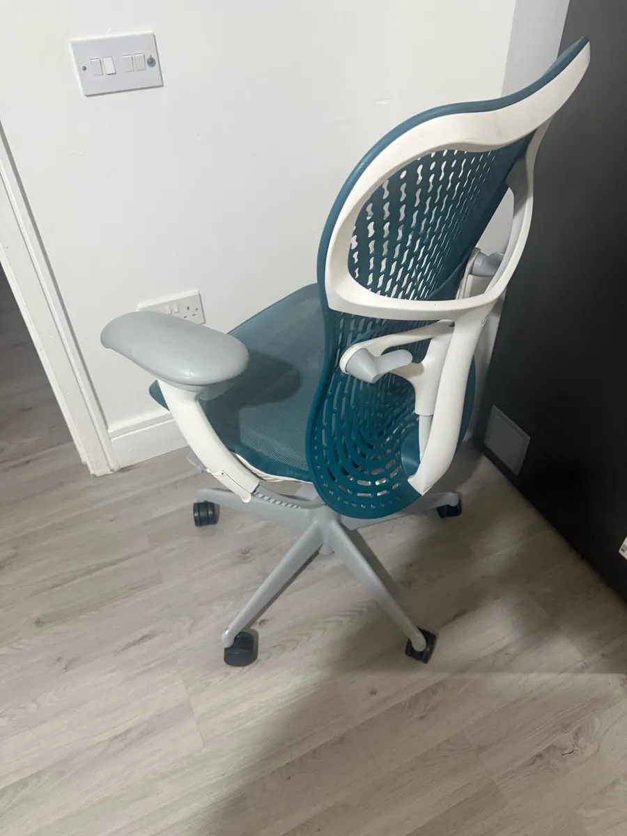 Herman miller Mirra 2 office chair - Image 4