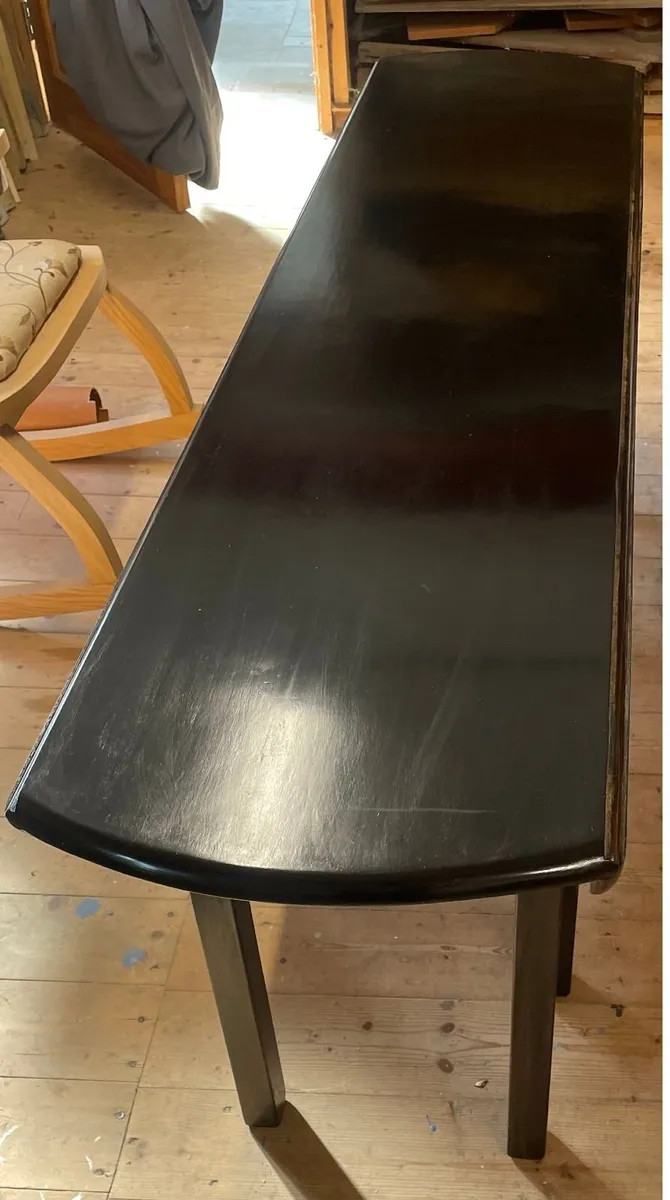 2 HUNTING TABLES - Image 1