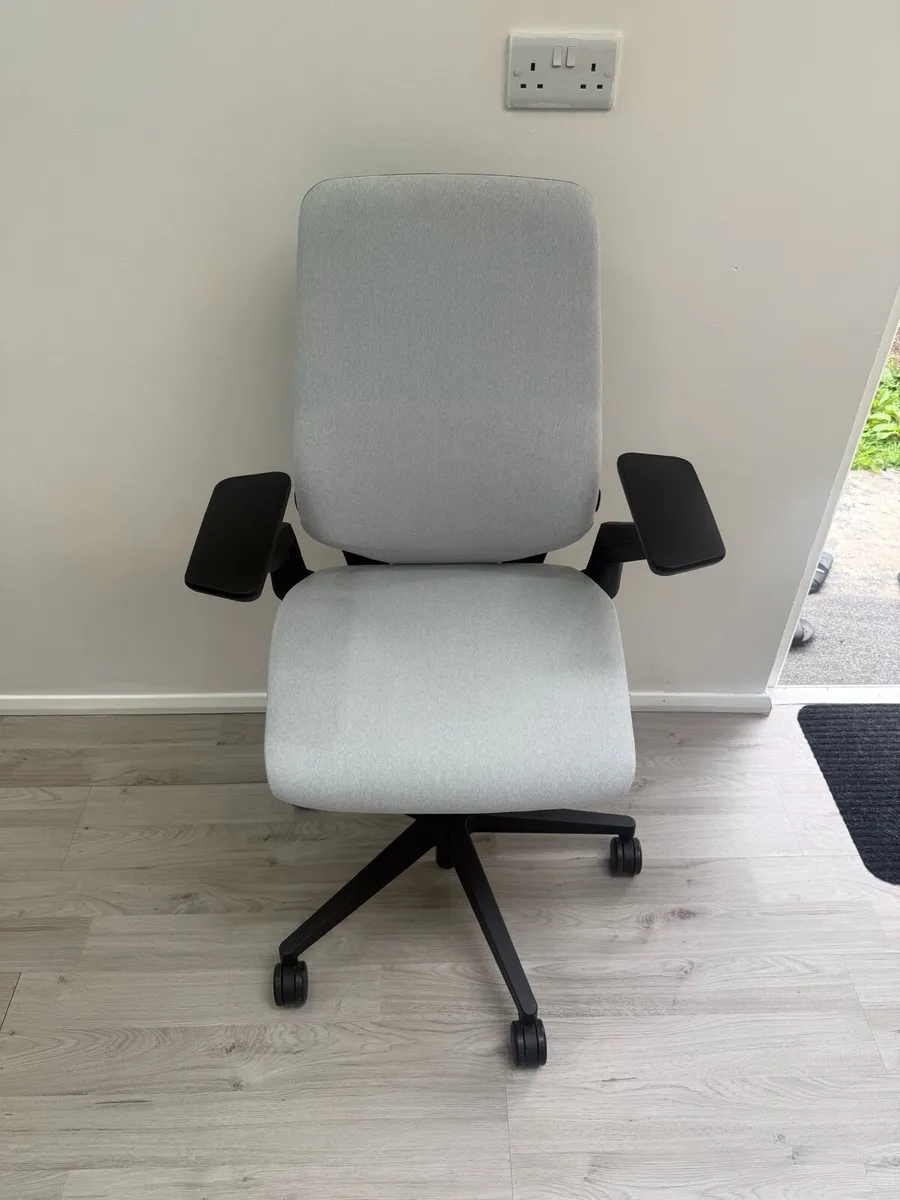 Steelcase Gesture Office Chair brand new - Image 1
