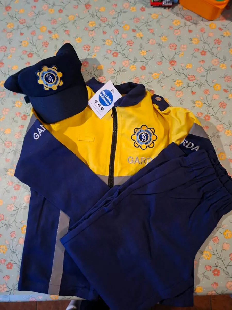 Kids garda costume with hat