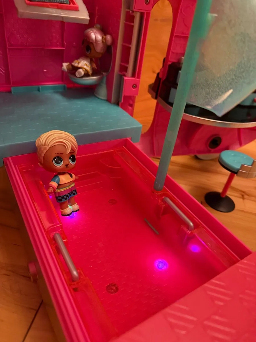 lol doll 4 in one glamper van - Image 3