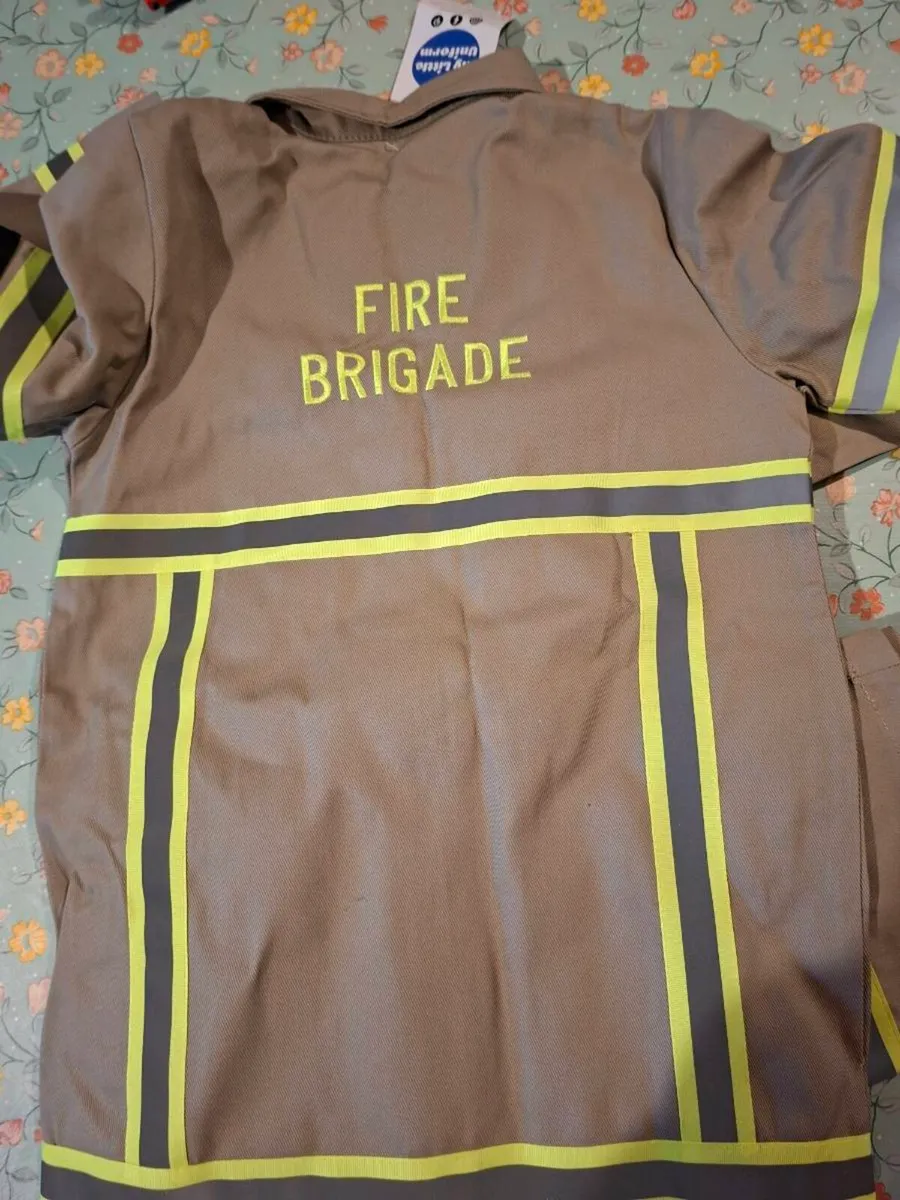 Fireman costume - Image 2