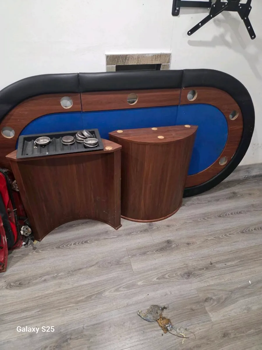 Poker table - Image 1