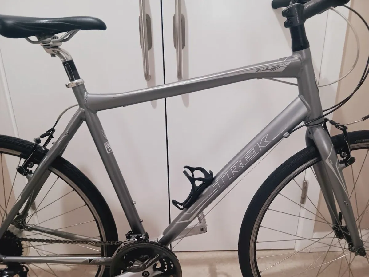 XL trek road bike in great working condition - Image 4