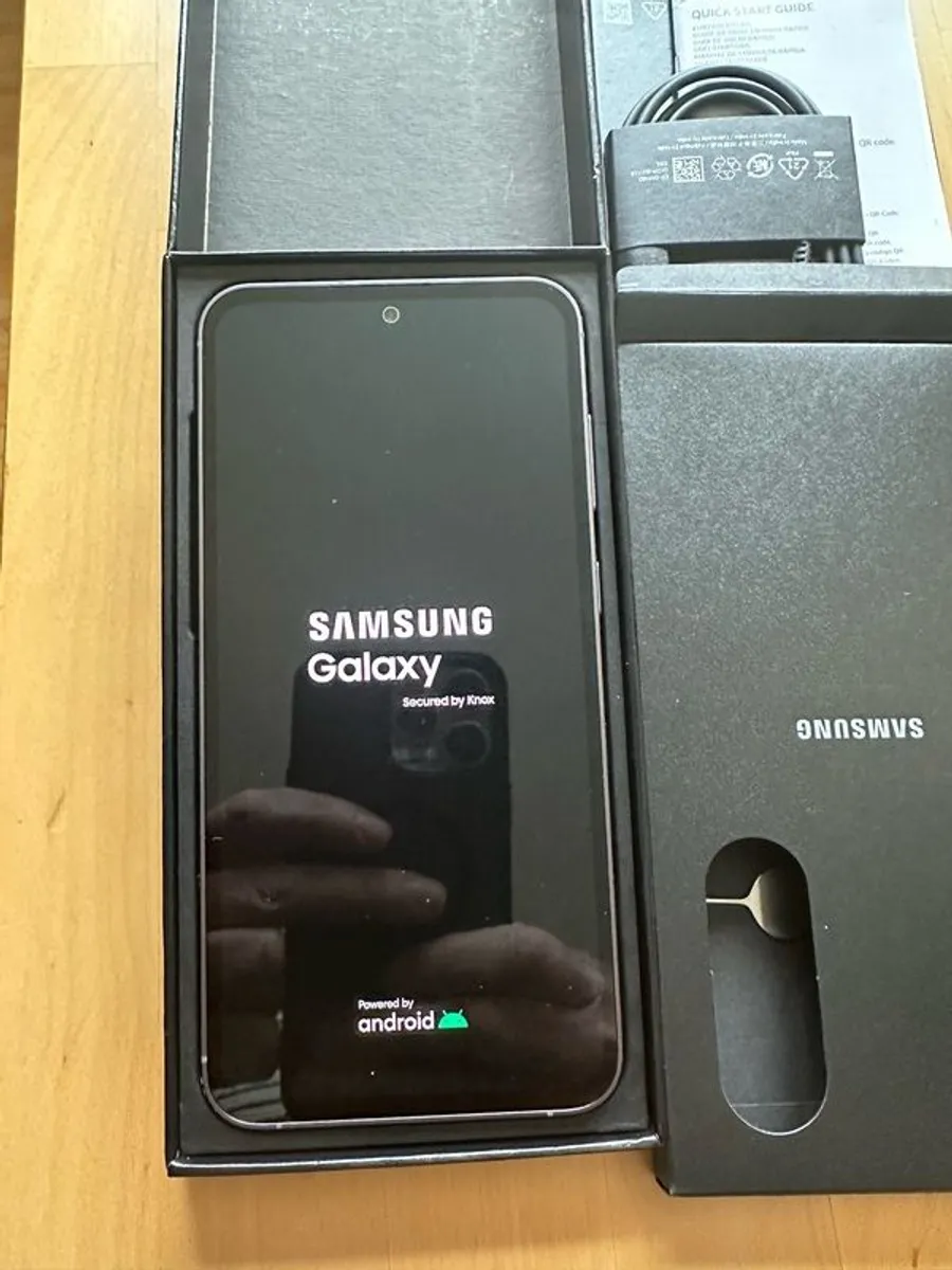 Samsung Galaxy S23fe 128 gb Unlocked - Image 3