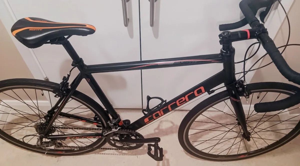 Large carrera road bike in great working condition - Image 4