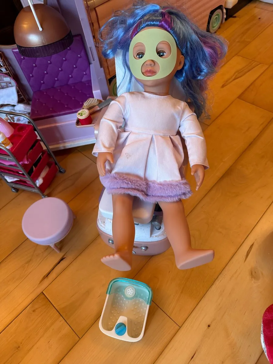 Our generation salon, dolls and accessories - Image 1