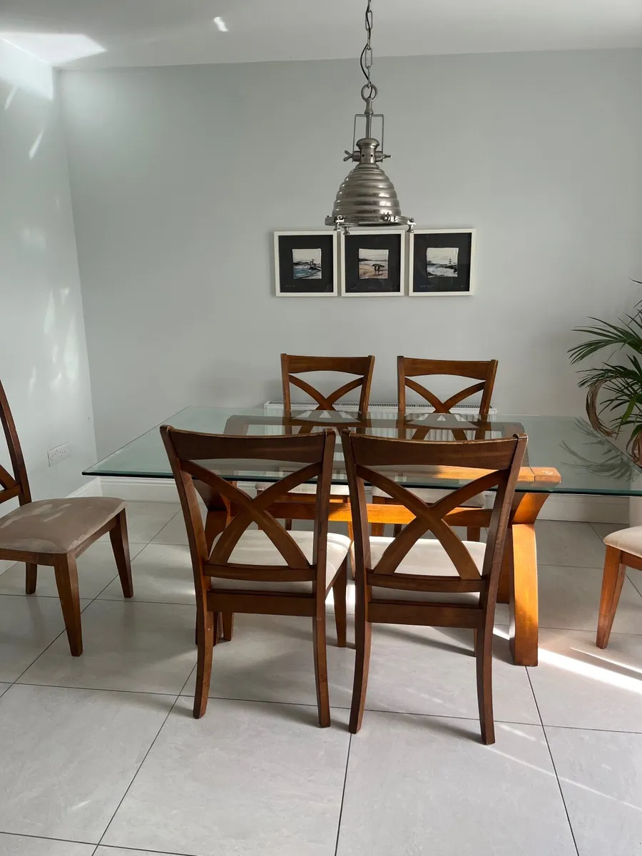 Dining table and 6 chairs - Image 2