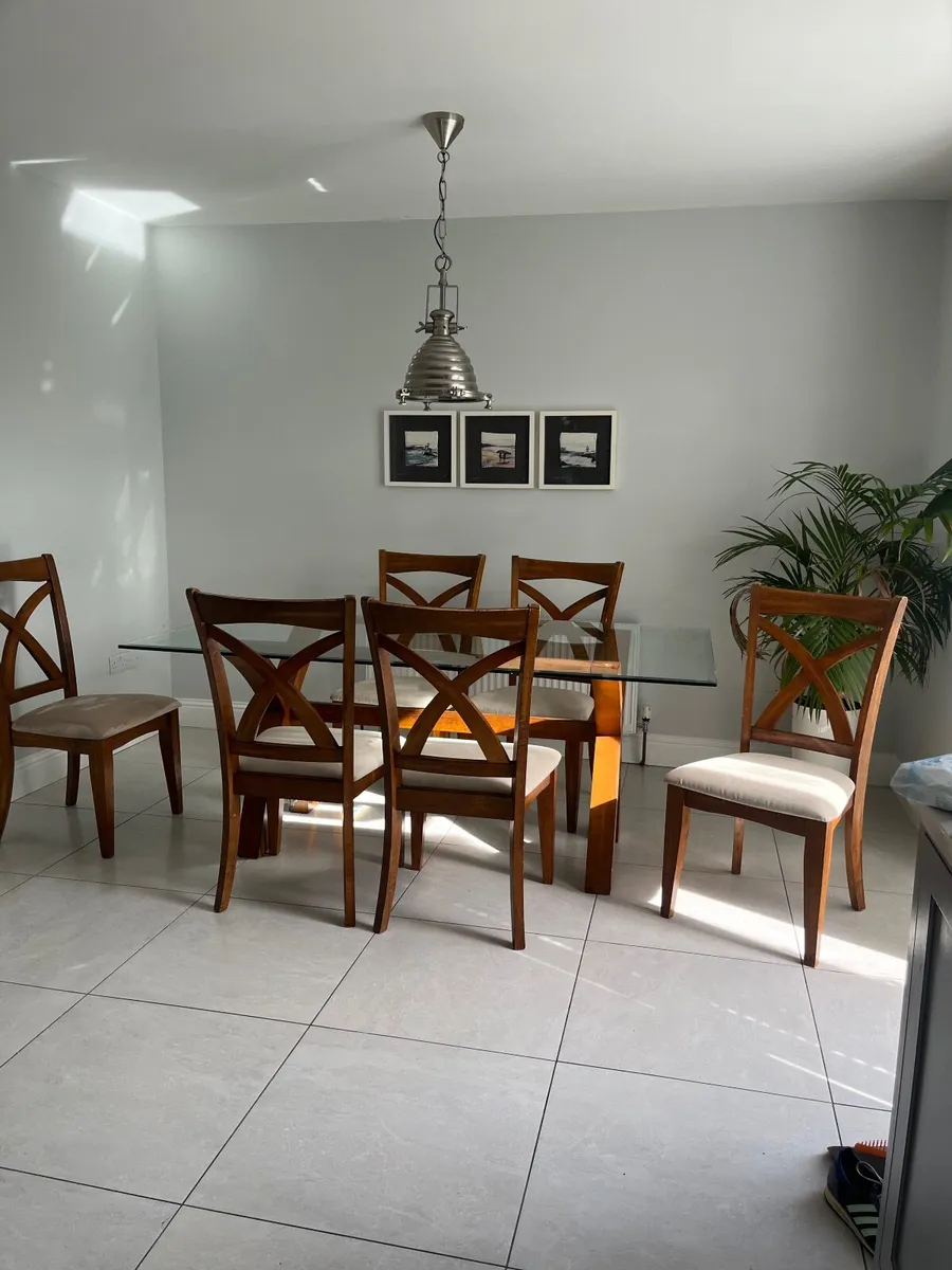 Dining table and 6 chairs - Image 3