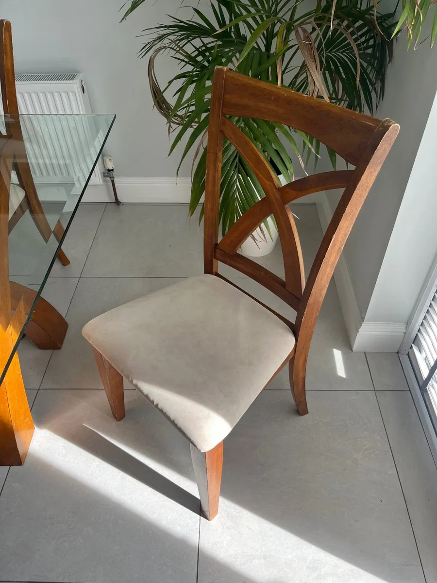 Dining table and 6 chairs - Image 4