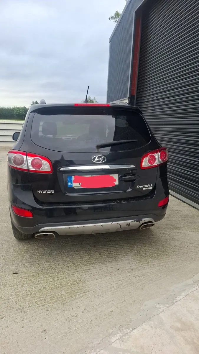 Hyundai Santa Fe 2012 - Image 2