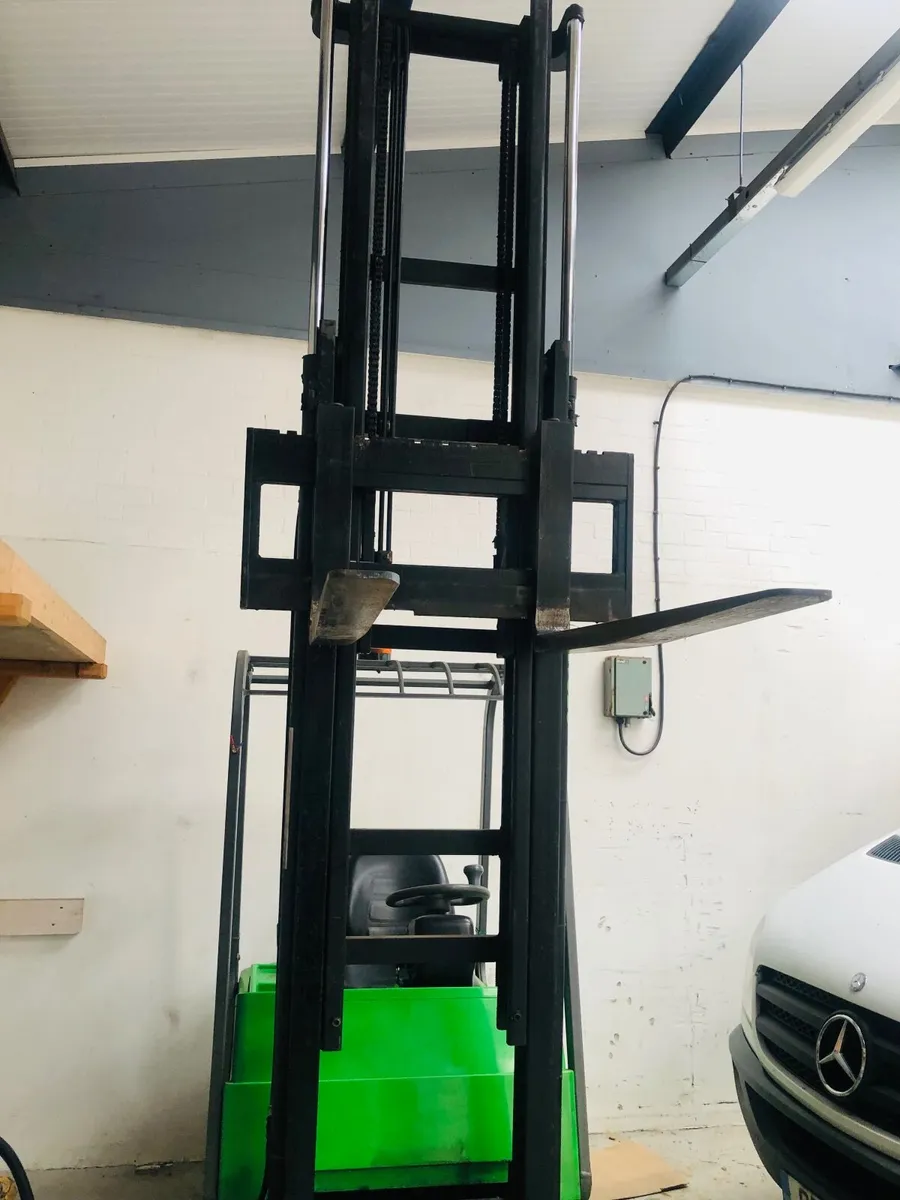 Forklift - Image 2