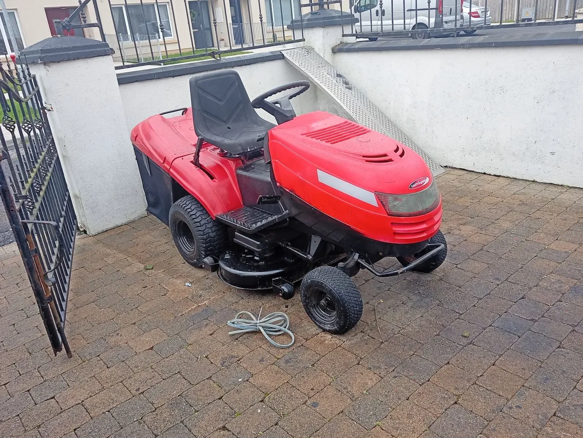 Castlegarden Ride on lawnmower - Image 1