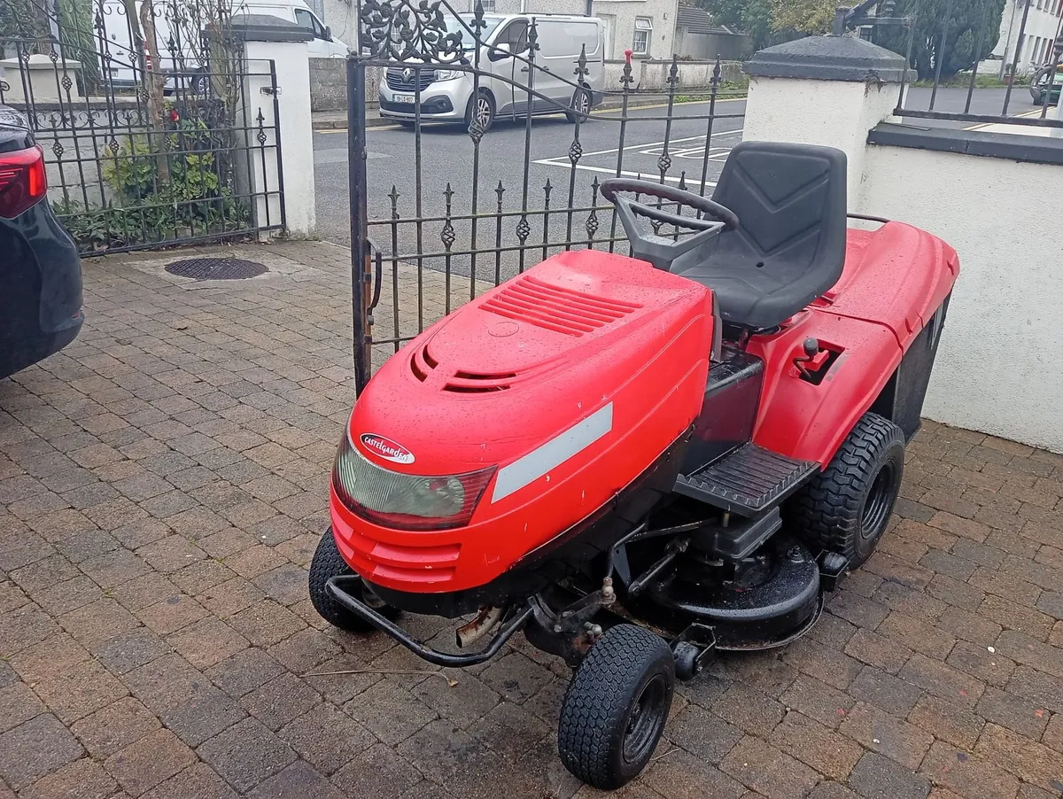 Castlegarden Ride on lawnmower - Image 2