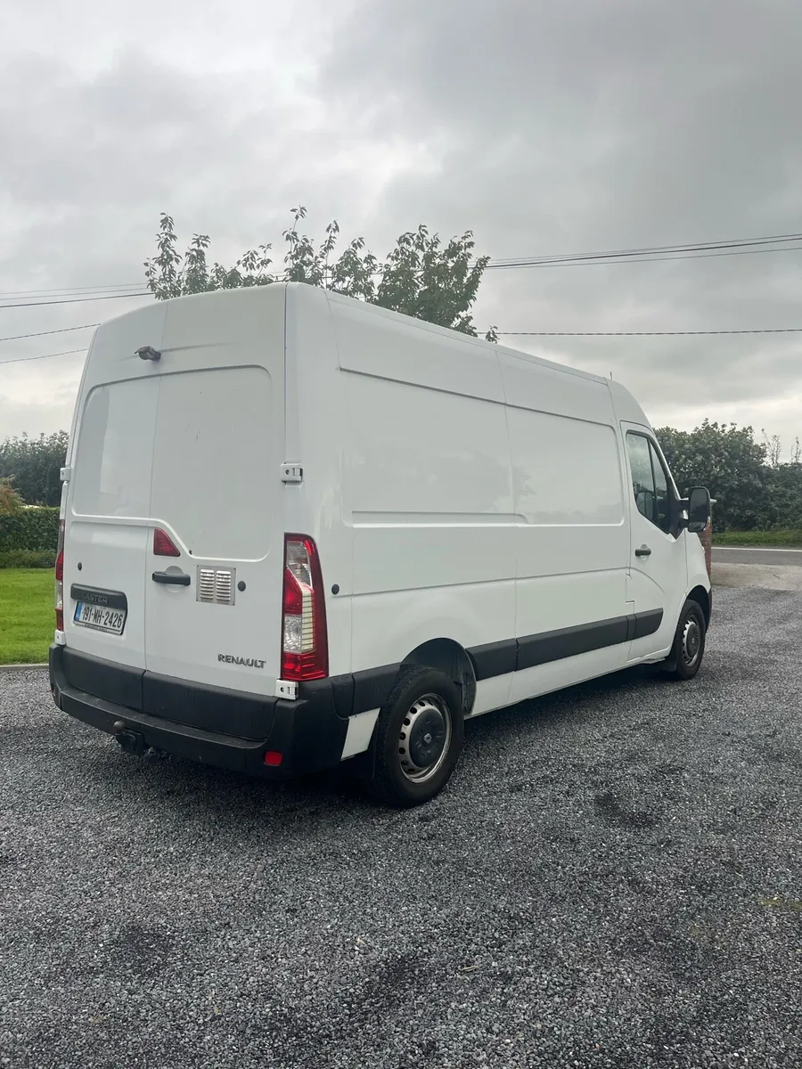 2019 Renault Master - Image 2