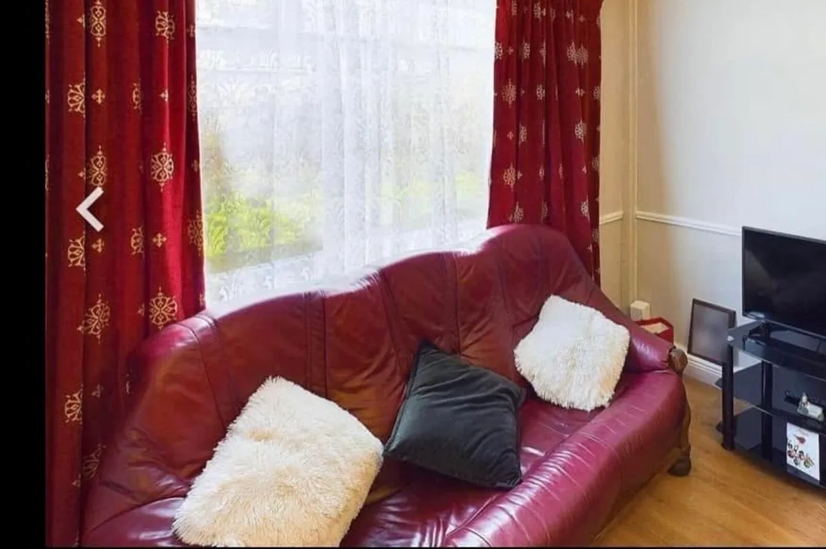 Couch - Image 2