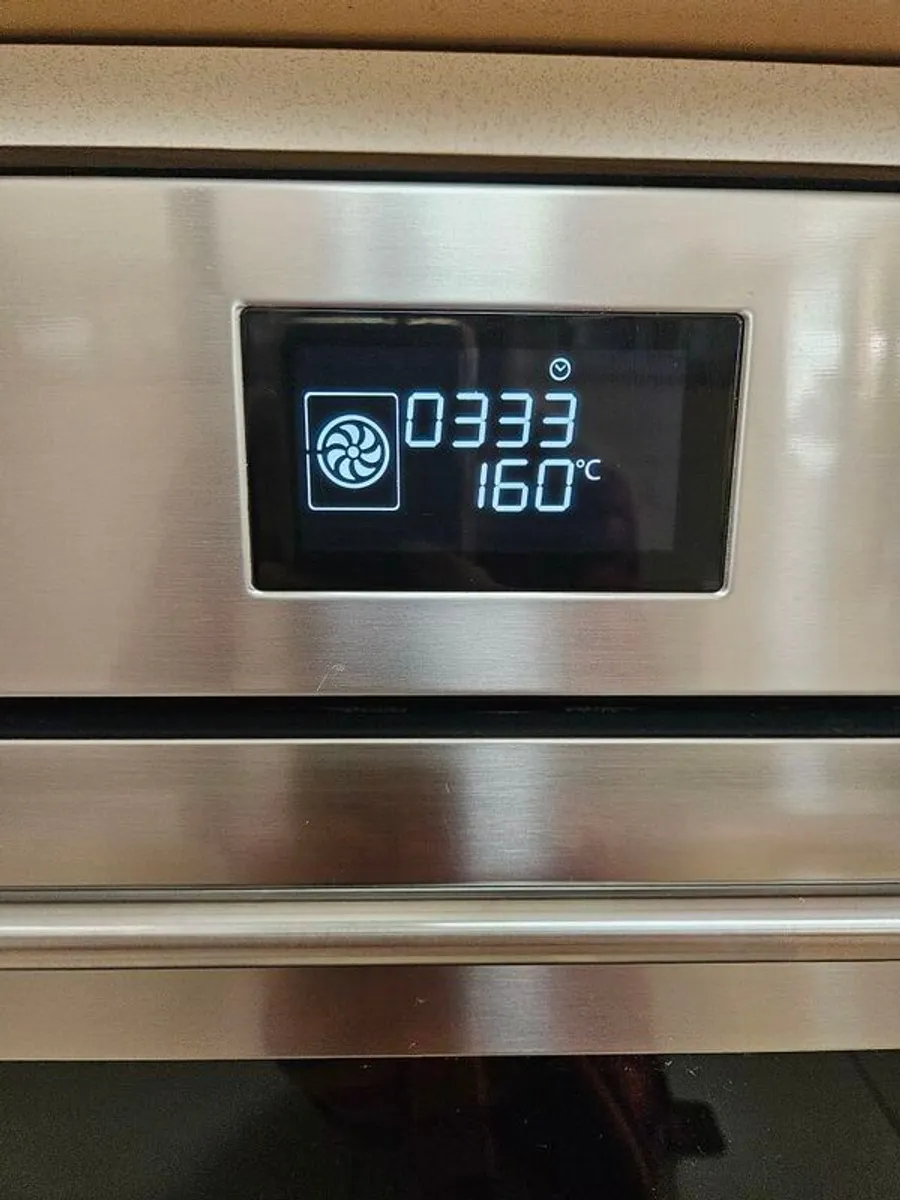 Oven 90cm Smeg..Gorgeous Modern - Image 1