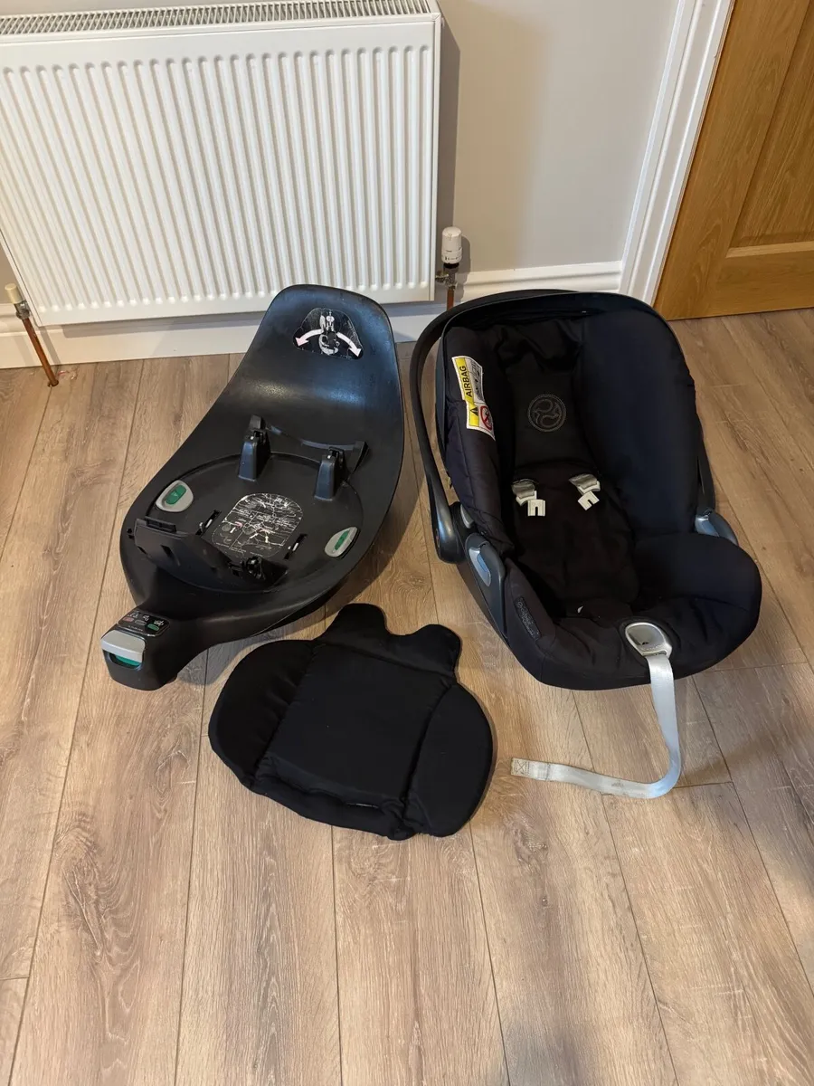 Cybex Cloud Z I Size and isofix rotating base - Image 1