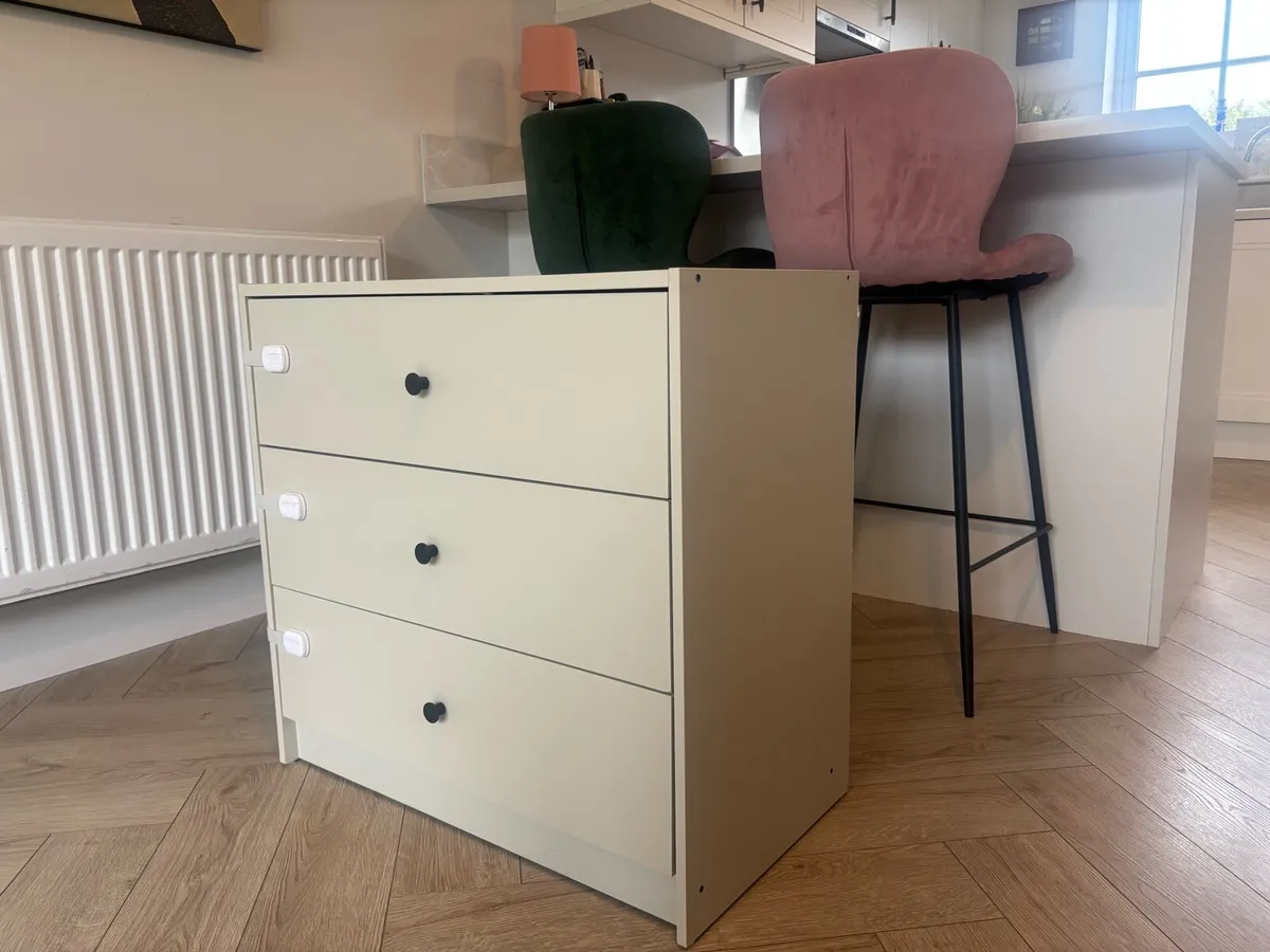3 Drawer Dresser - Image 1