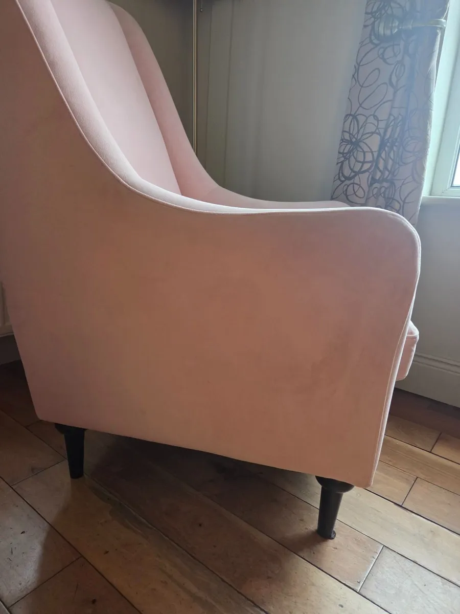 High back winged chair - Image 4
