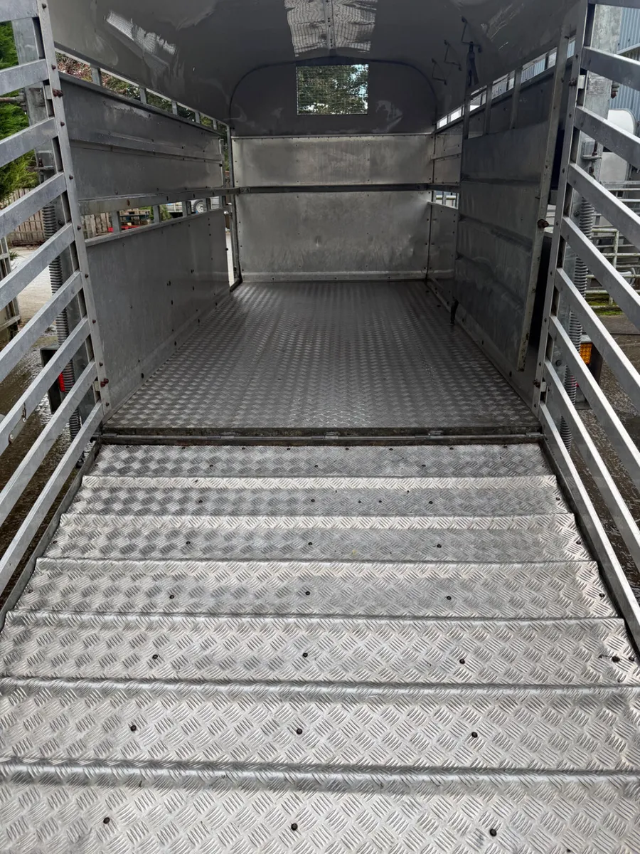 Nugent livestock trailer - Image 3