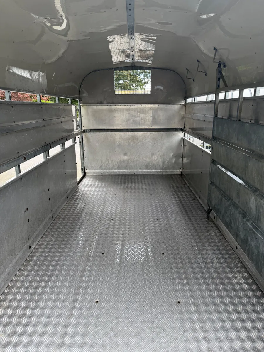 Nugent livestock trailer - Image 1