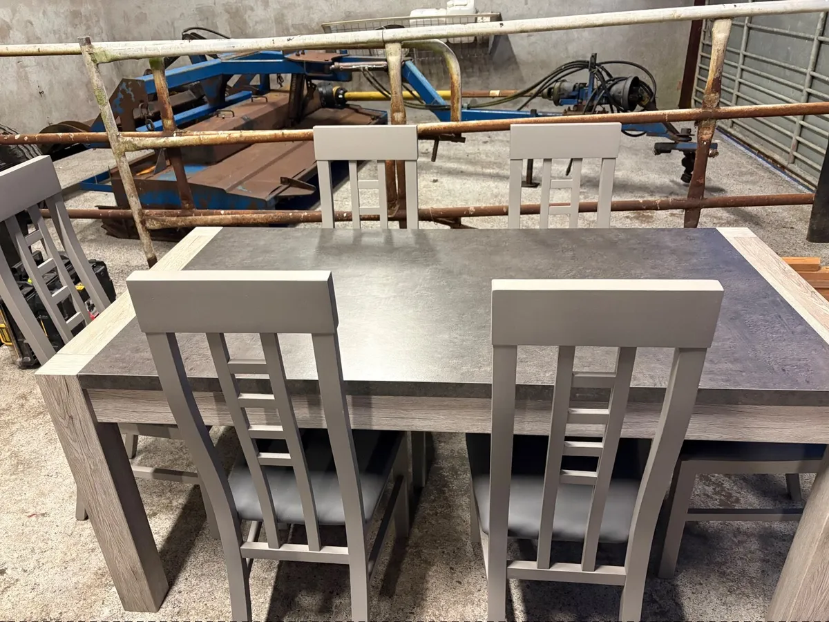 Kitchen table and chairs - Image 2