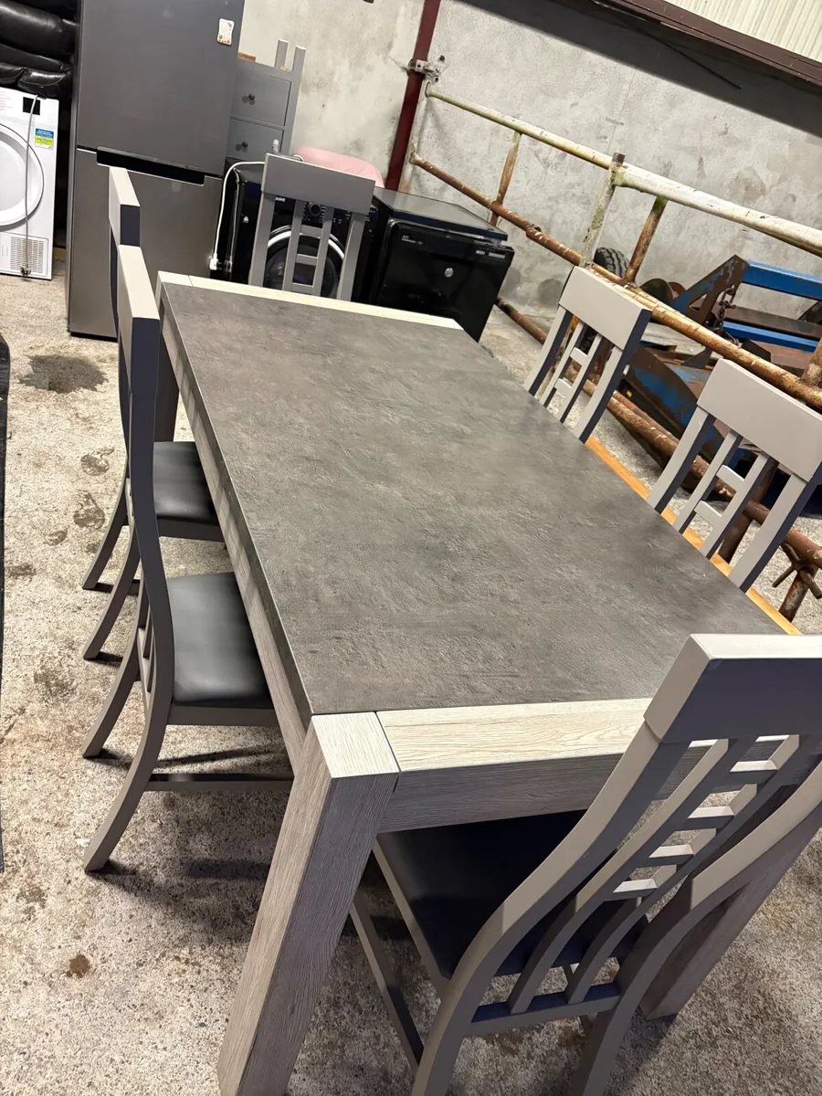 Kitchen table and chairs - Image 3
