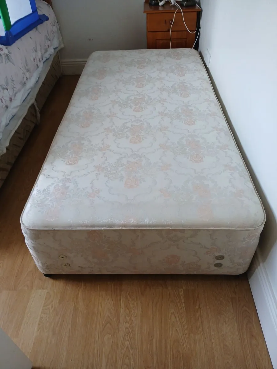 Bed bases for 2 single beds - Image 1