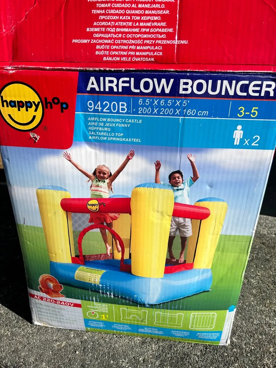 Bouncy castle - Image 1