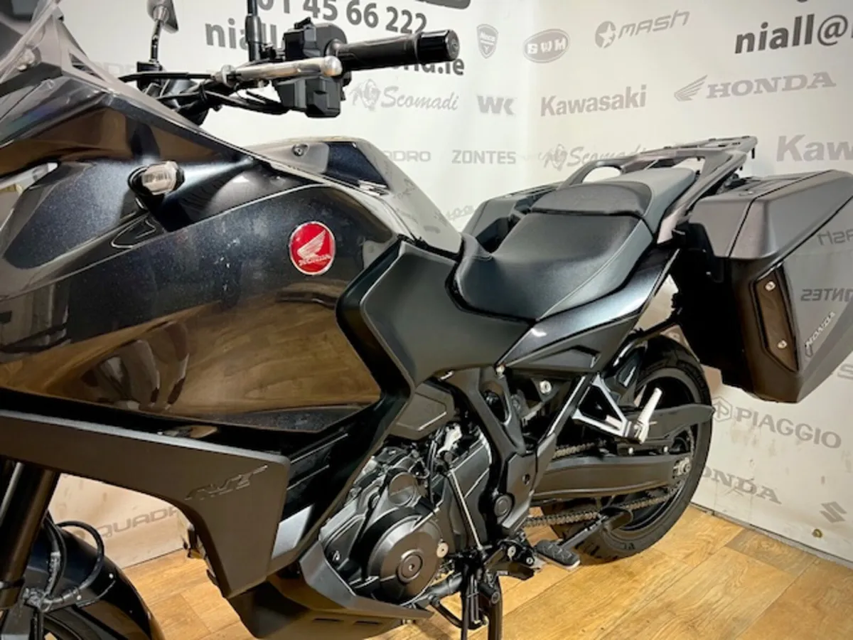 PRE-OWNED Honda NT1100 2022 - Image 4