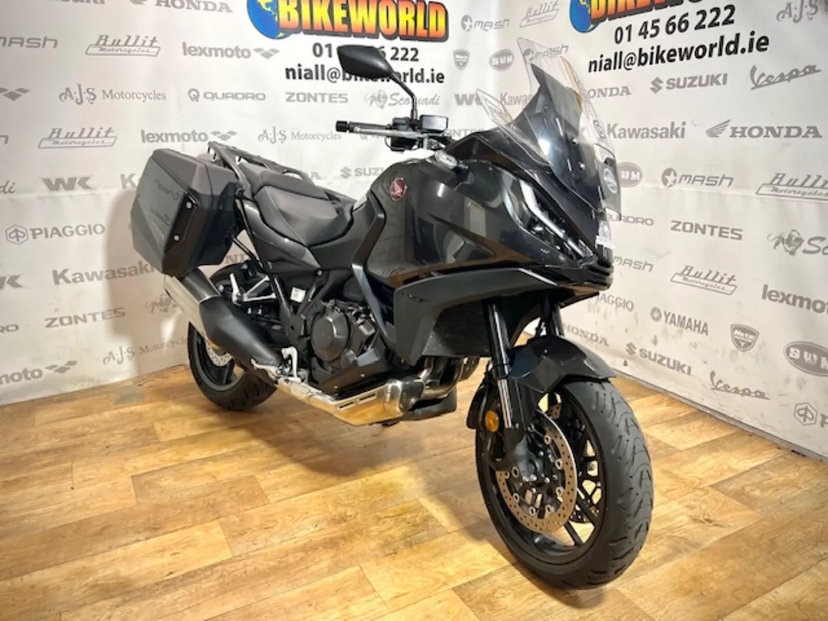 PRE-OWNED Honda NT1100 2022 - Image 2