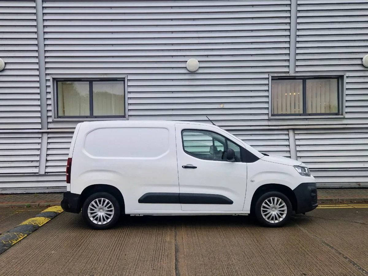 2021 CITROËN BERLINGO LOW MILEAGE - Image 2