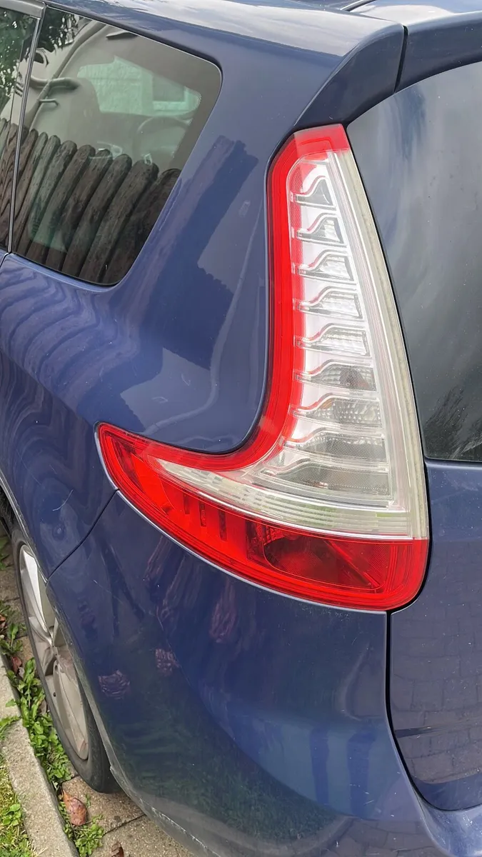 2013 Renault Grand Scenic - Image 2