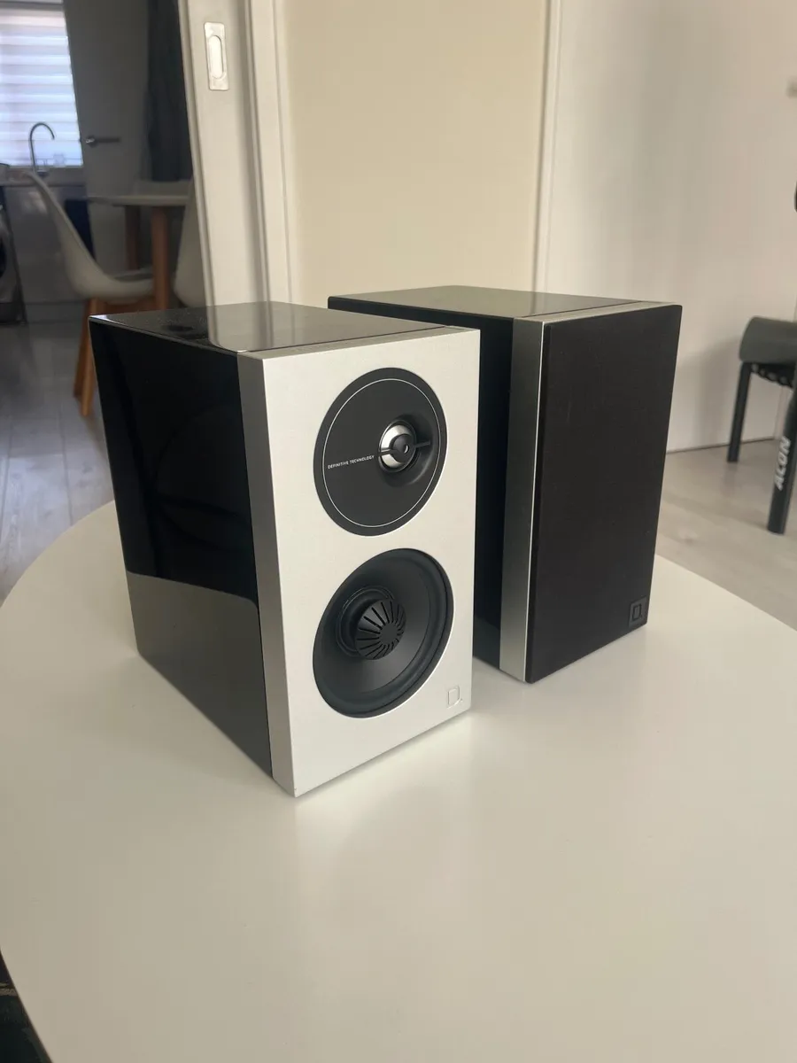 Definitive Technology D7 speakers - Image 1