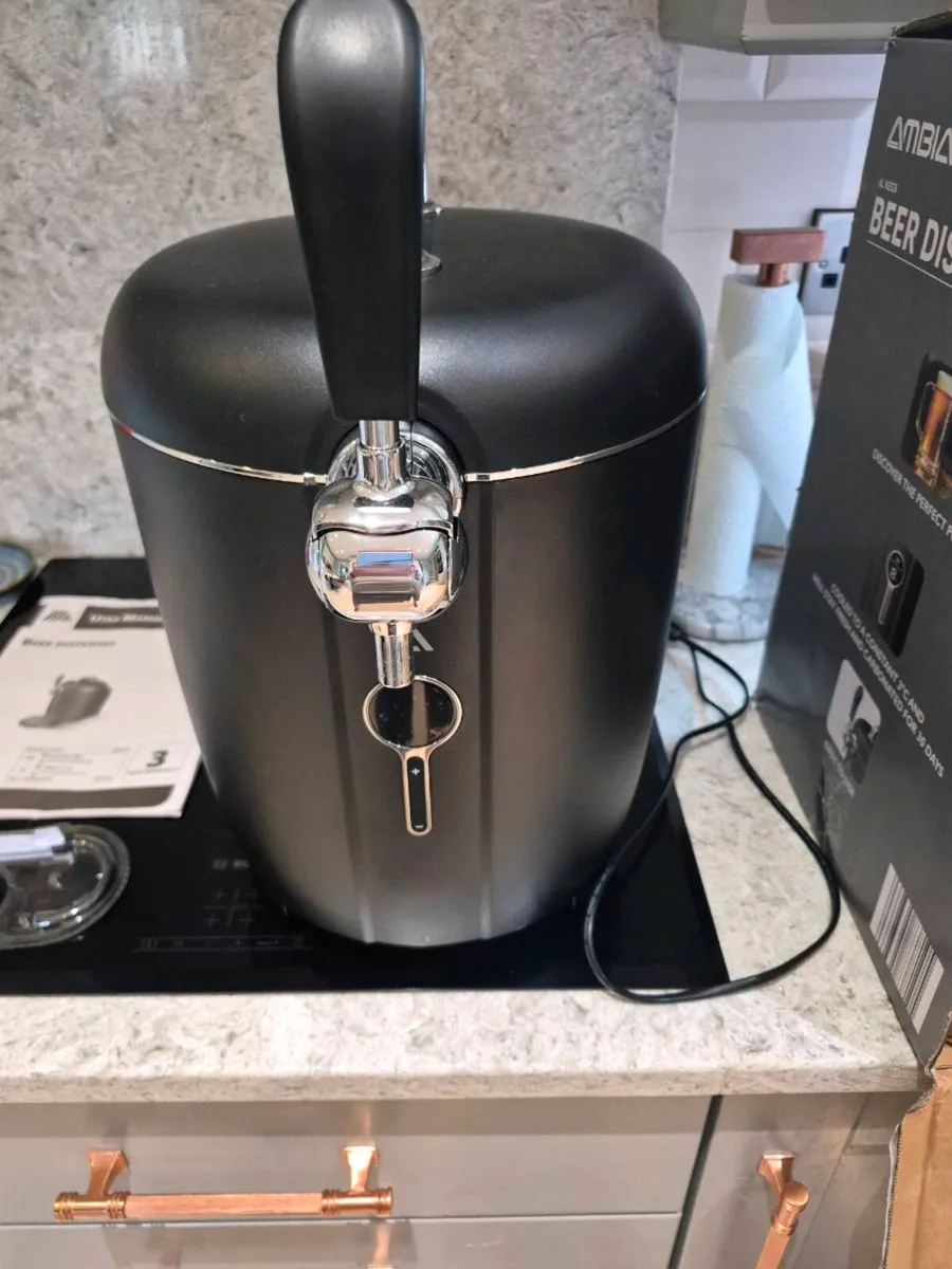 Beer dispenser - Image 1