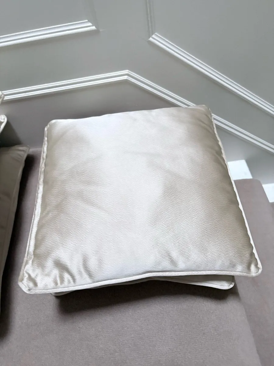 Cushions - Image 4