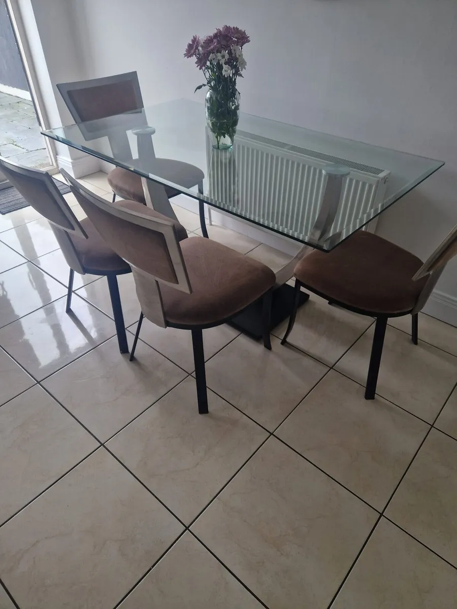 Kitchen table - Image 1