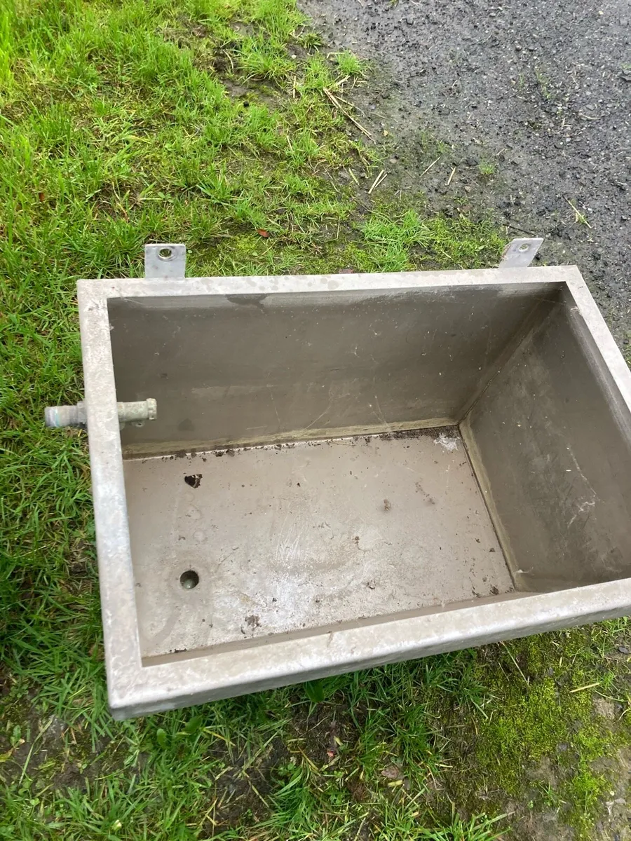 2 100 litre wash troughs - Image 2