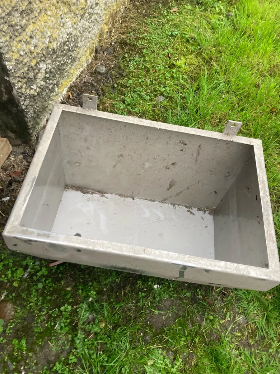2 100 litre wash troughs - Image 3