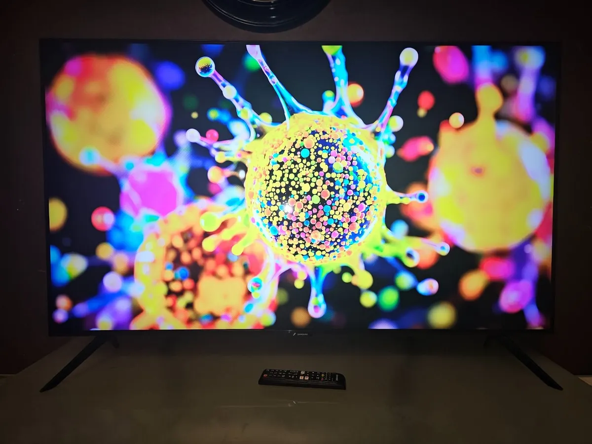55" Samsung Crystal 4K Quantum HDR Smart TV - Image 4